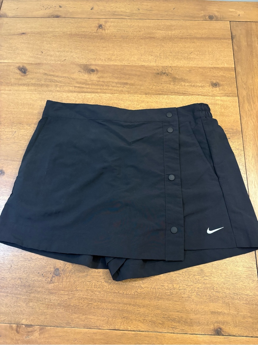 Nike Black Athletic Woven Skort with Snap-Front Detail